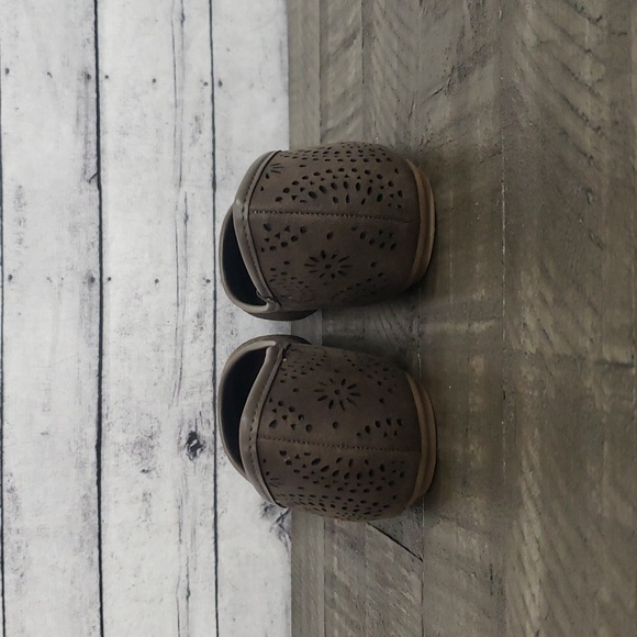 Sun & Stone-Sophia Sunburst Perforated Round Toe Slip-On Flats Brown Size 6M - Picture 3 of 9